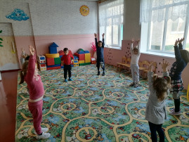 Утро начинается с зарядки Утро начинается с зарядки.